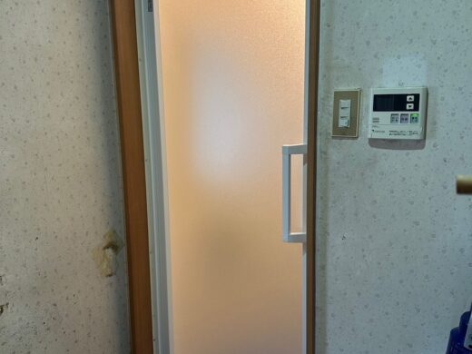 浴室ドア
